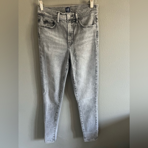 GAP | Mid Rise True Skinny Jeans in Grey Wash - Picture 3 of 5